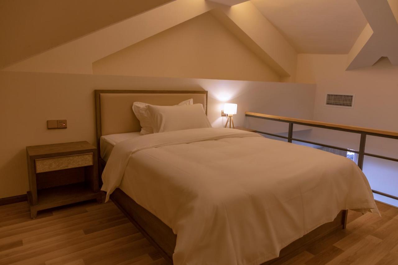 The Hump Hostel 驼峰客栈 Кунмин Екстериор снимка