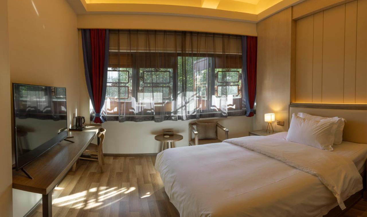 The Hump Hostel 驼峰客栈 Кунмин Екстериор снимка