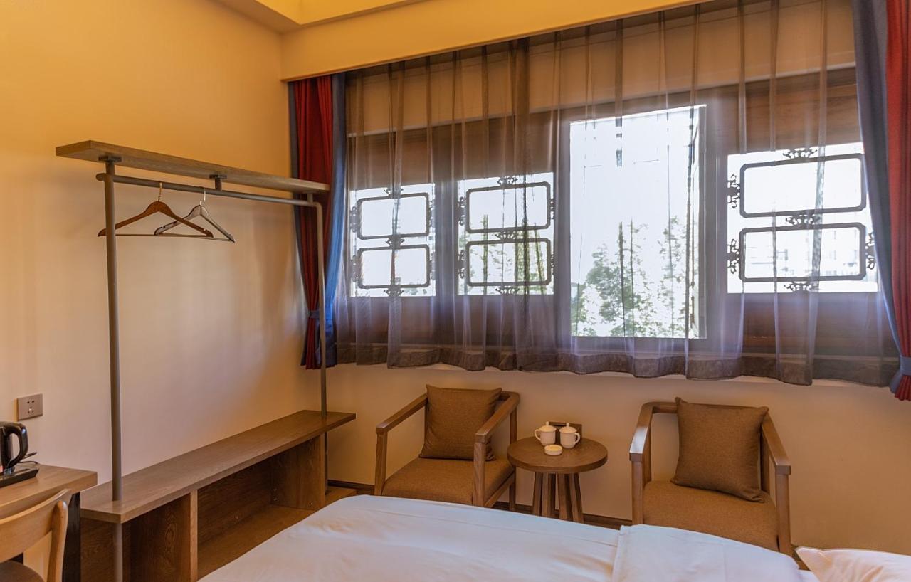 The Hump Hostel 驼峰客栈 Кунмин Екстериор снимка
