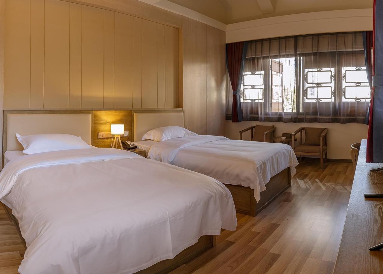 The Hump Hostel 驼峰客栈 Кунмин Екстериор снимка