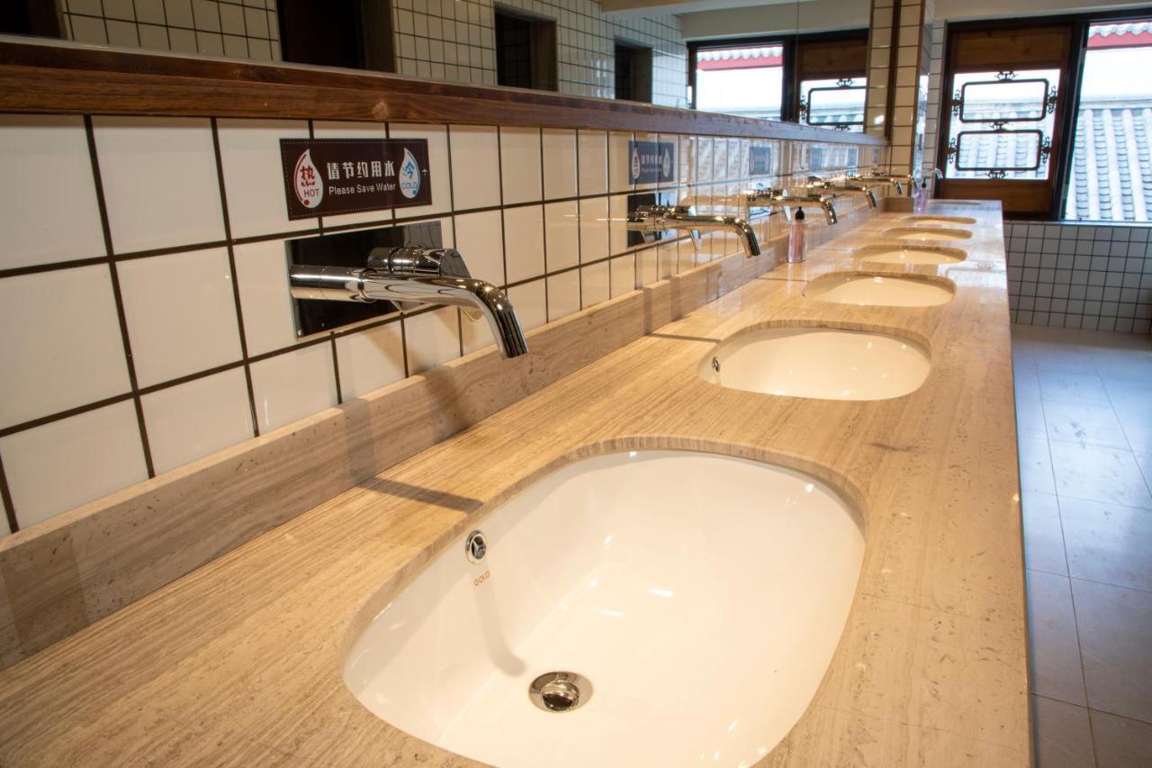 The Hump Hostel 驼峰客栈 Кунмин Екстериор снимка