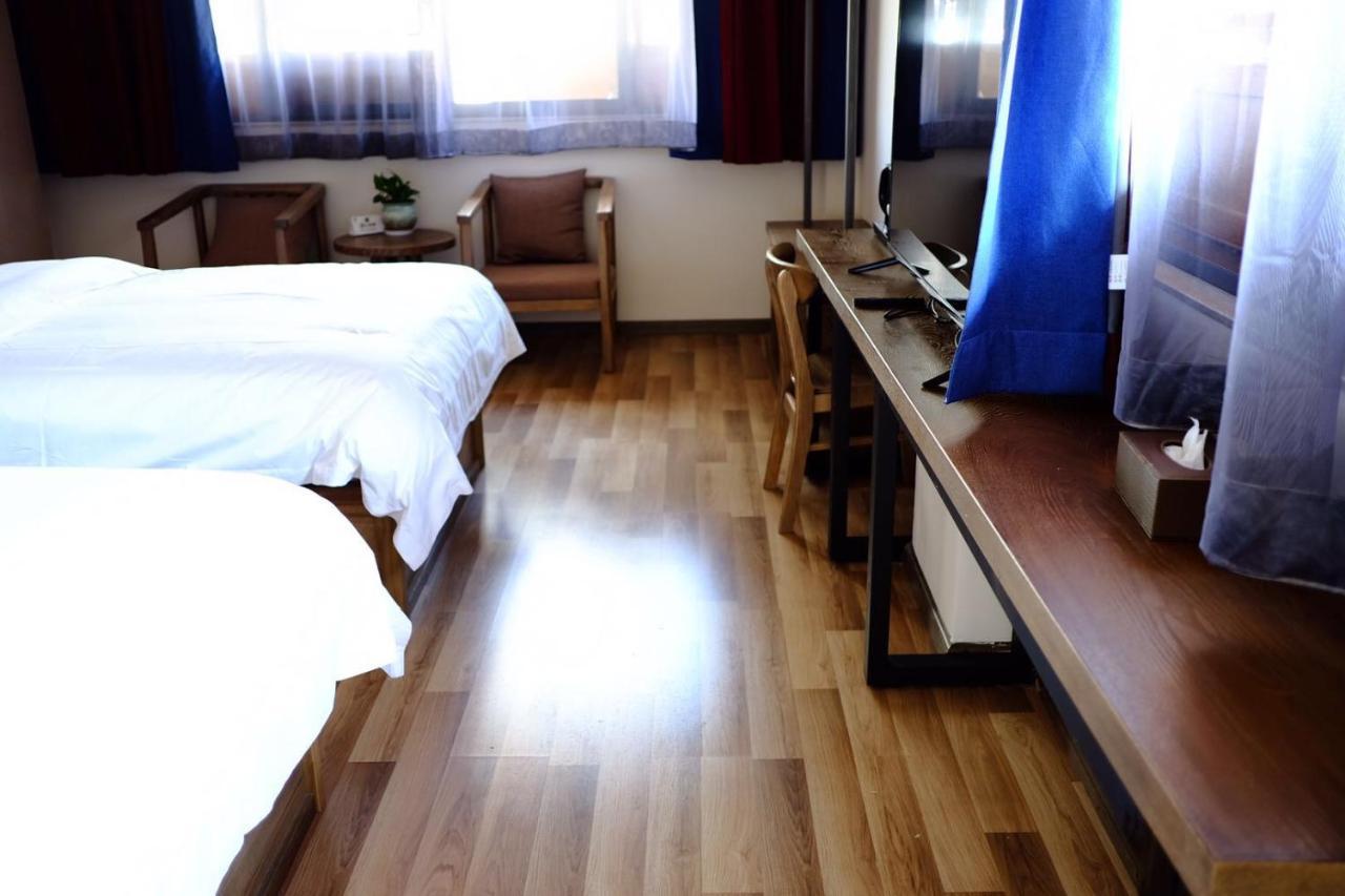 The Hump Hostel 驼峰客栈 Кунмин Екстериор снимка
