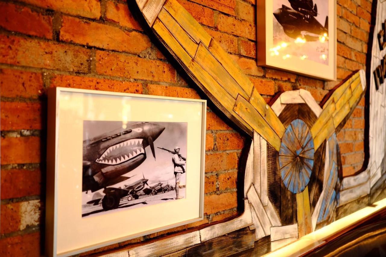 The Hump Hostel 驼峰客栈 Кунмин Екстериор снимка