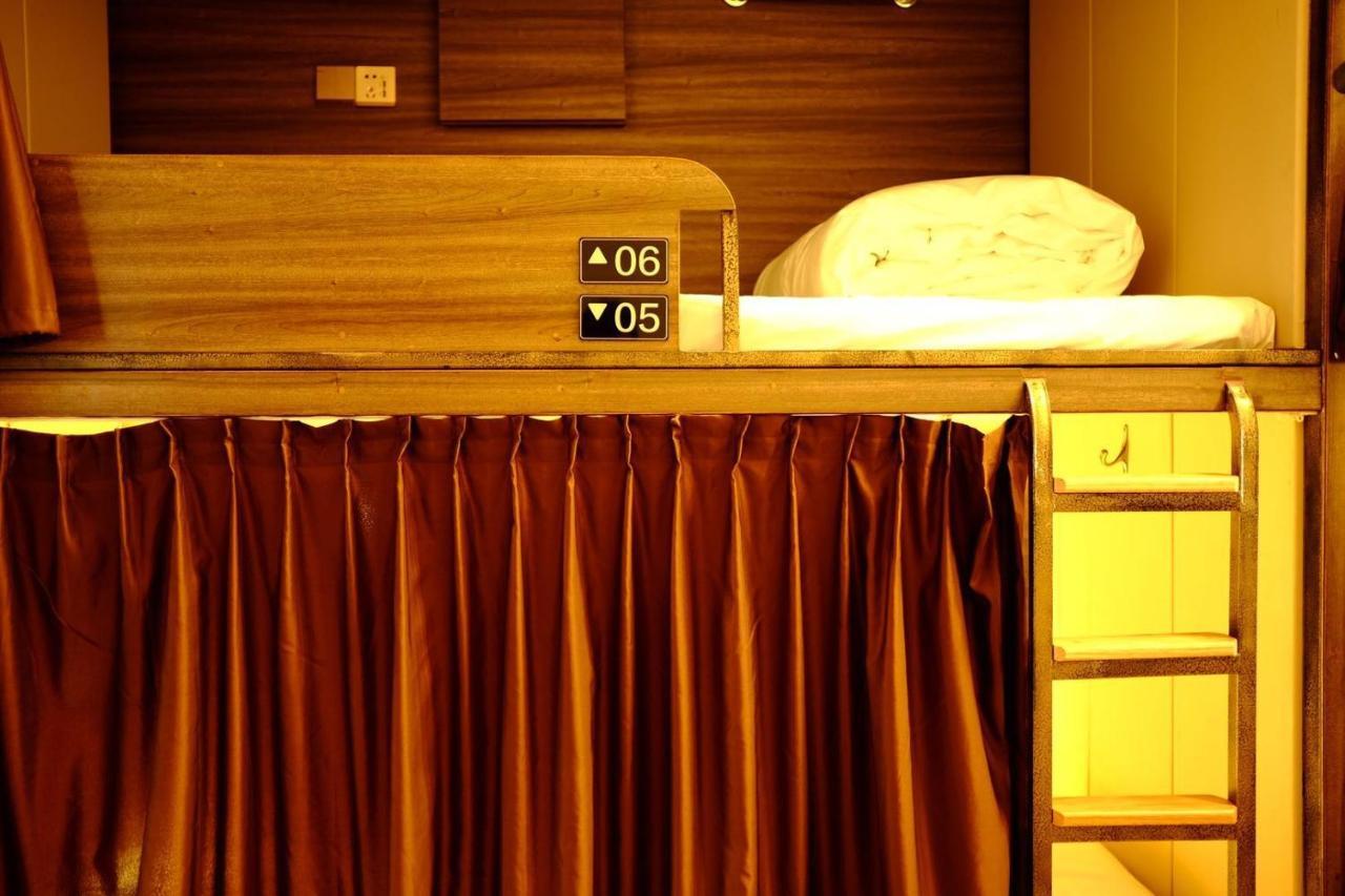 The Hump Hostel 驼峰客栈 Кунмин Екстериор снимка